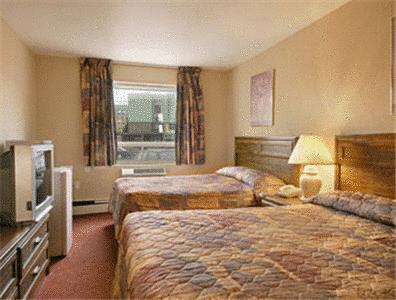Super 8 By Wyndham Kingston Hotel Стая снимка